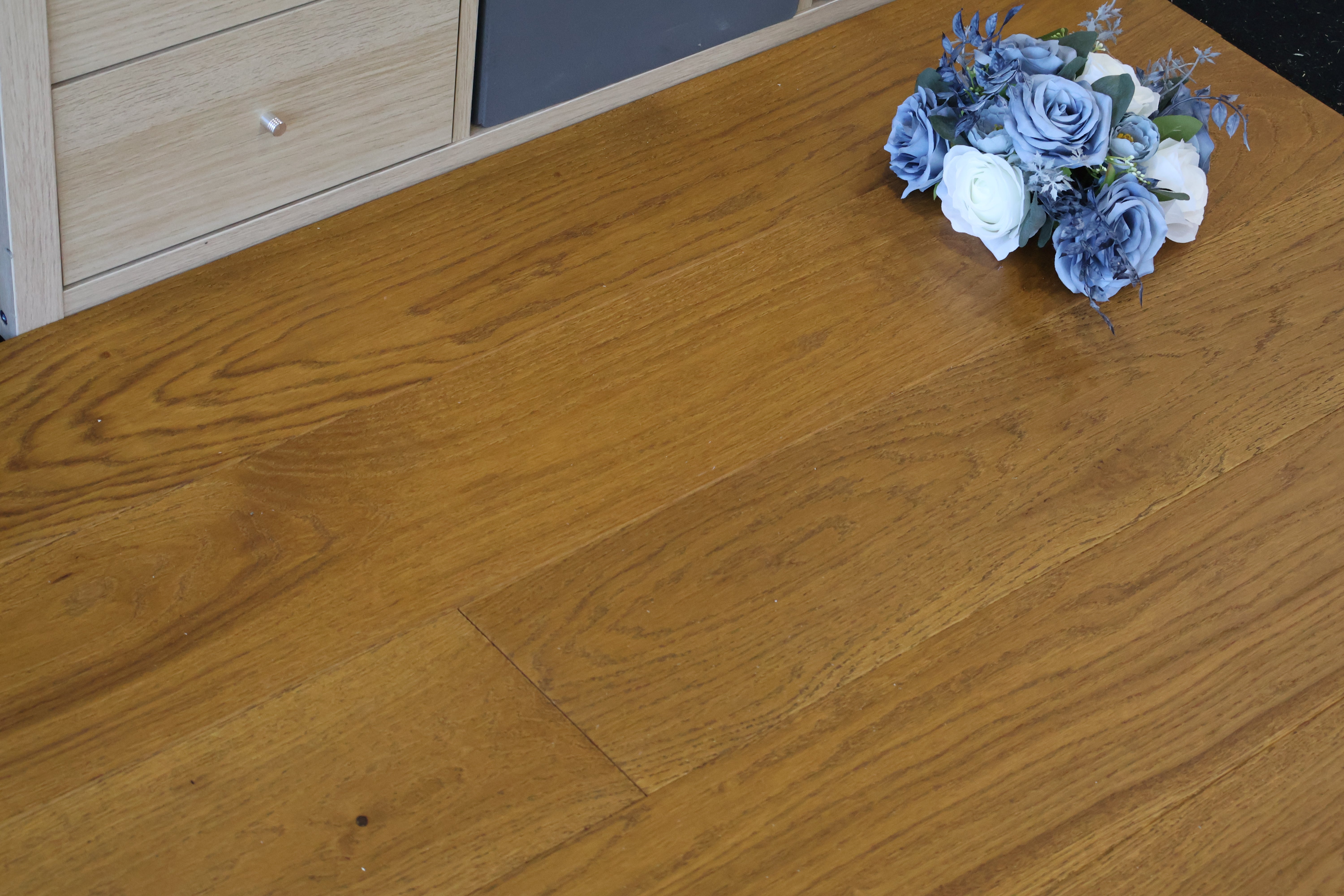 Golden wheat brushed matte lacquer wooden flooring with straight plank grain