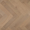 Light oak herringbone wood flooring with seamless parquet plank pattern
