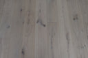 Light wood-look flooring with narrow plank seams and scattered knots, matte finish