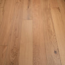 Natural oak SPC floor planks with knots and varied grain, smooth matte surface